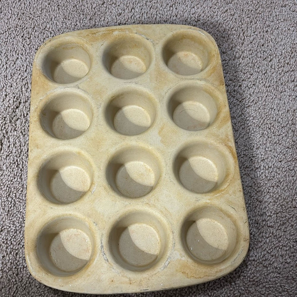 Pampered chef 12 muffin pan stoneware